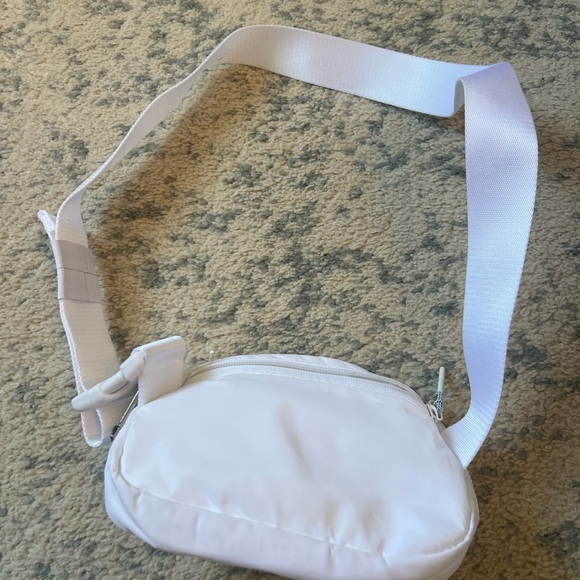 Lululemon Athletica White Crossbody Bag - Picture 2 of 5